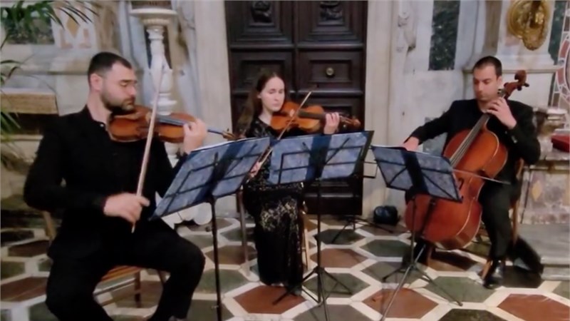 FLORENCE STRING TRIO - Live