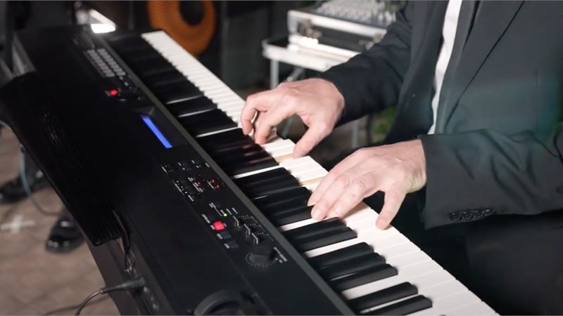 Centro di gravità permanente - COVER