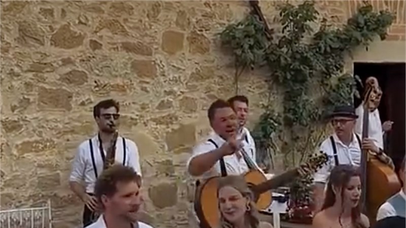 Roaming in Band in Tuscany - Tu vuò fà l’americano - cover