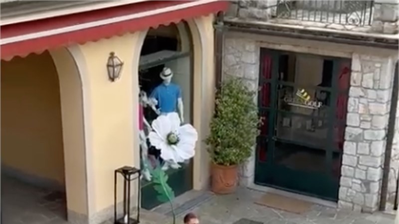 Wedding saxophone on Lake Como