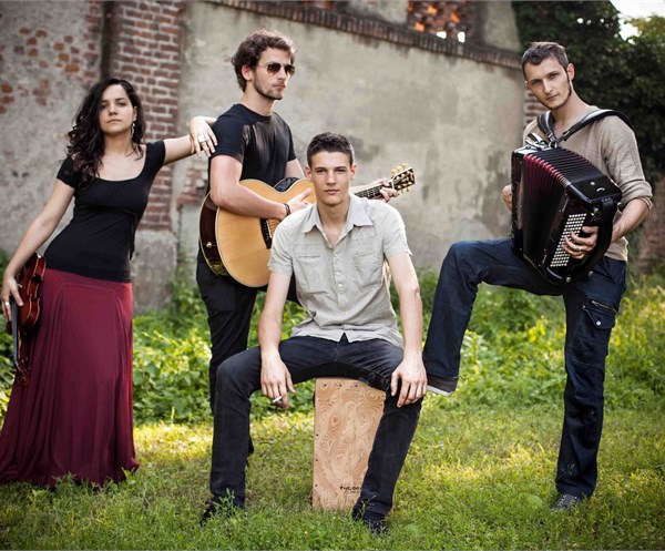 Folk band Milano