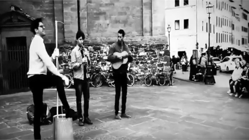 LIVE PERFORMANCE